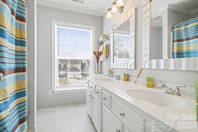 8727 Fieldcroft Drive, Charlotte, NC 28277