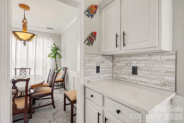 8727 Fieldcroft Drive, Charlotte, NC 28277