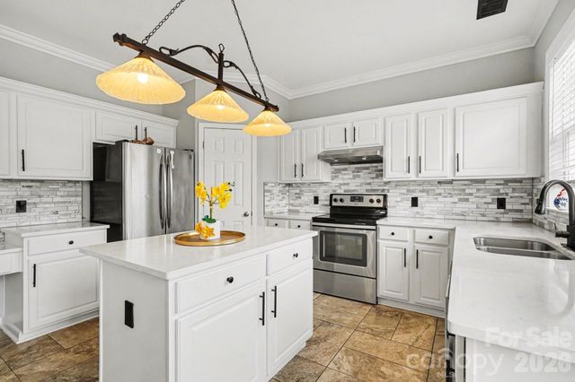 8727 Fieldcroft Drive, Charlotte, NC 28277