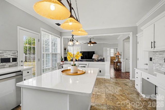 8727 Fieldcroft Drive, Charlotte, NC 28277