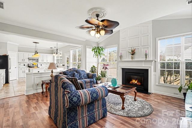 8727 Fieldcroft Drive, Charlotte, NC 28277