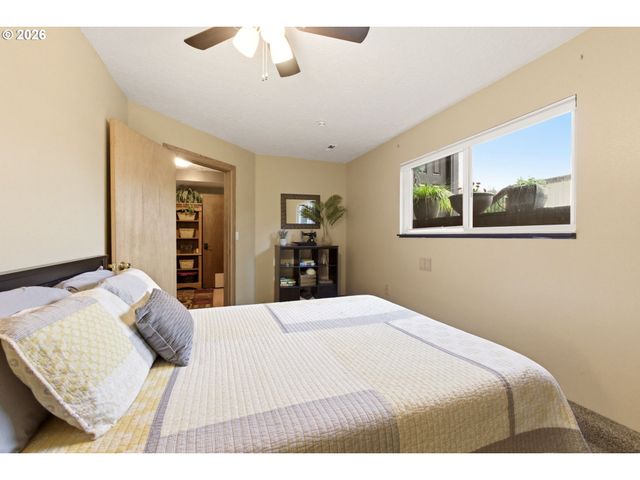 17395 WILES Ct, Gladstone, OR 97027