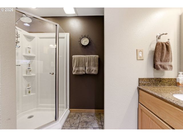 17395 WILES Ct, Gladstone, OR 97027