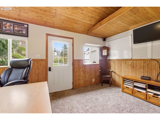 17395 WILES Ct, Gladstone, OR 97027