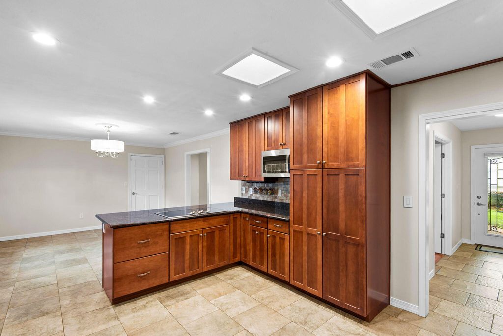 Image 10 of property listing at 5 Maple Avenue, Shalimar, FL 32579