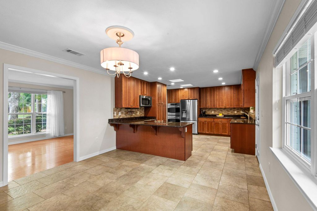 Image 11 of property listing at 5 Maple Avenue, Shalimar, FL 32579