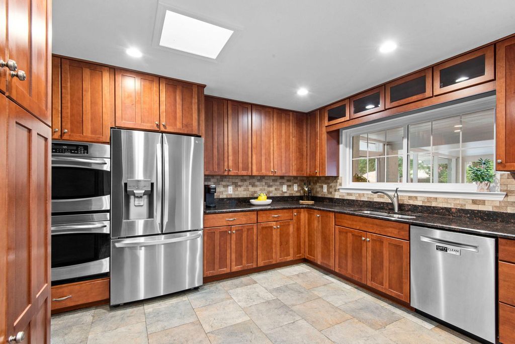 Image 12 of property listing at 5 Maple Avenue, Shalimar, FL 32579