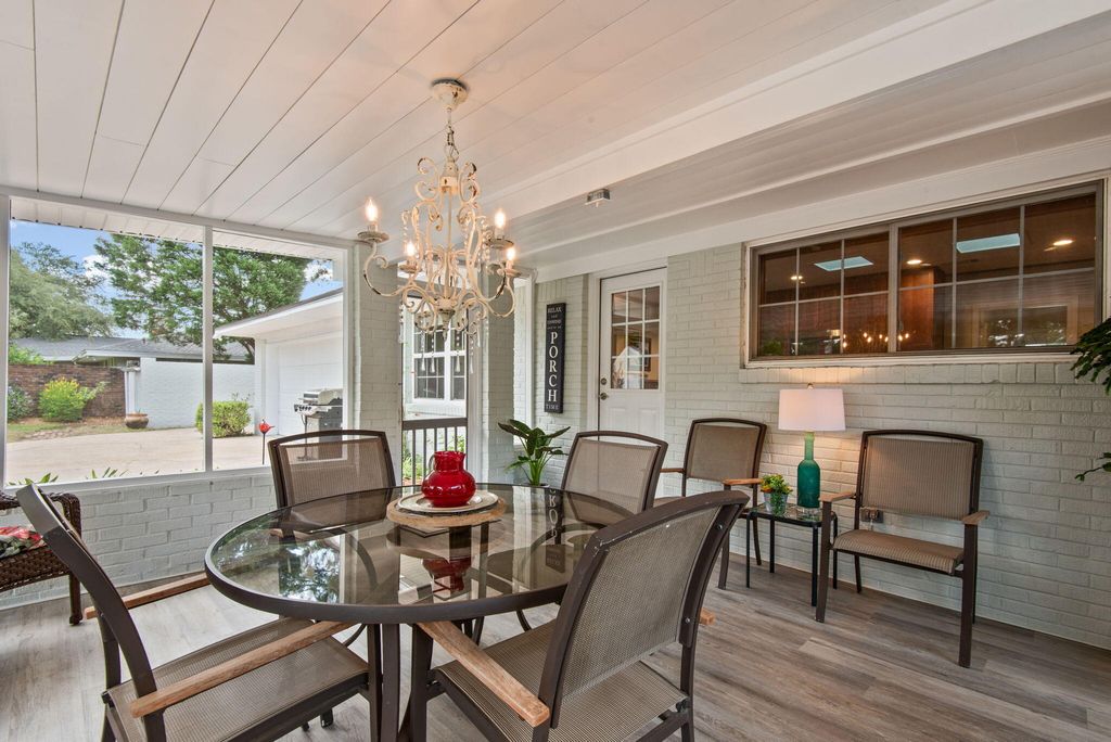 Image 15 of property listing at 5 Maple Avenue, Shalimar, FL 32579
