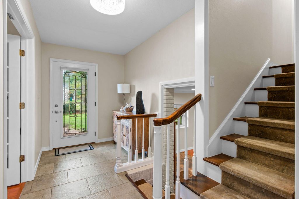 Image 17 of property listing at 5 Maple Avenue, Shalimar, FL 32579