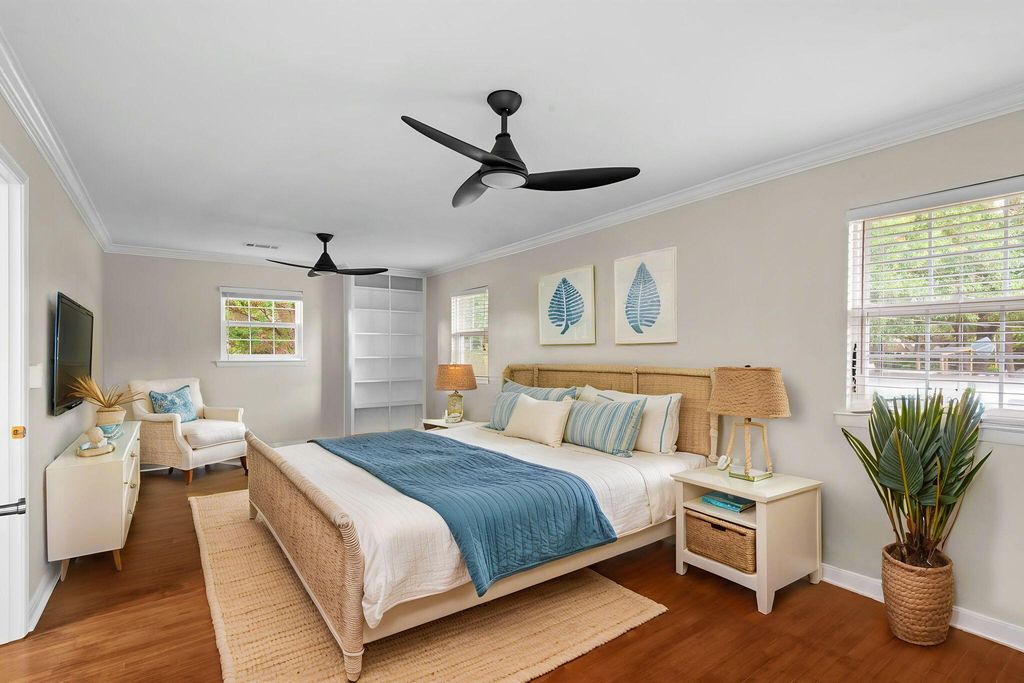 Image 18 of property listing at 5 Maple Avenue, Shalimar, FL 32579