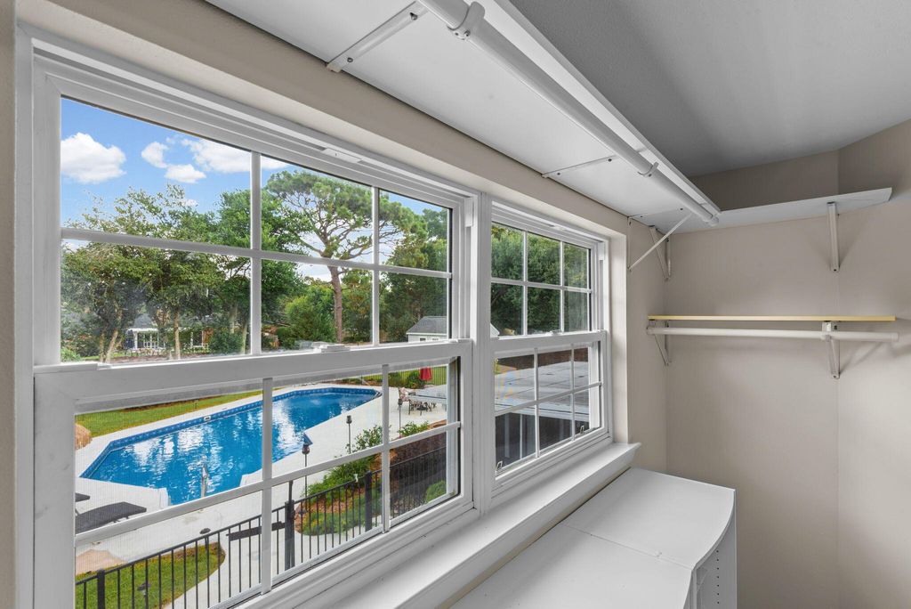 Image 23 of property listing at 5 Maple Avenue, Shalimar, FL 32579