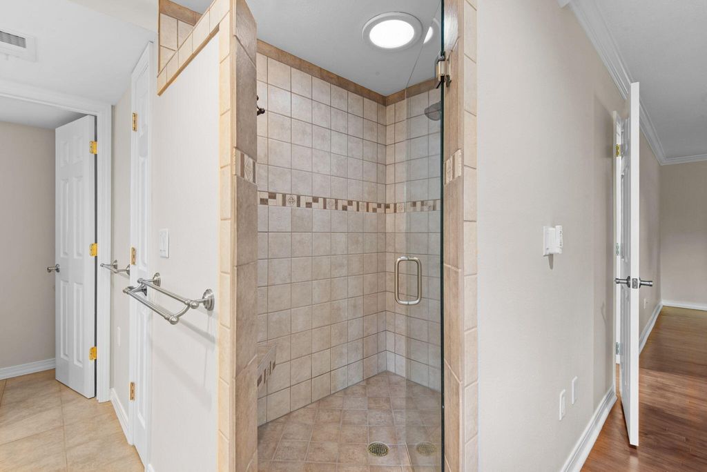 Image 25 of property listing at 5 Maple Avenue, Shalimar, FL 32579