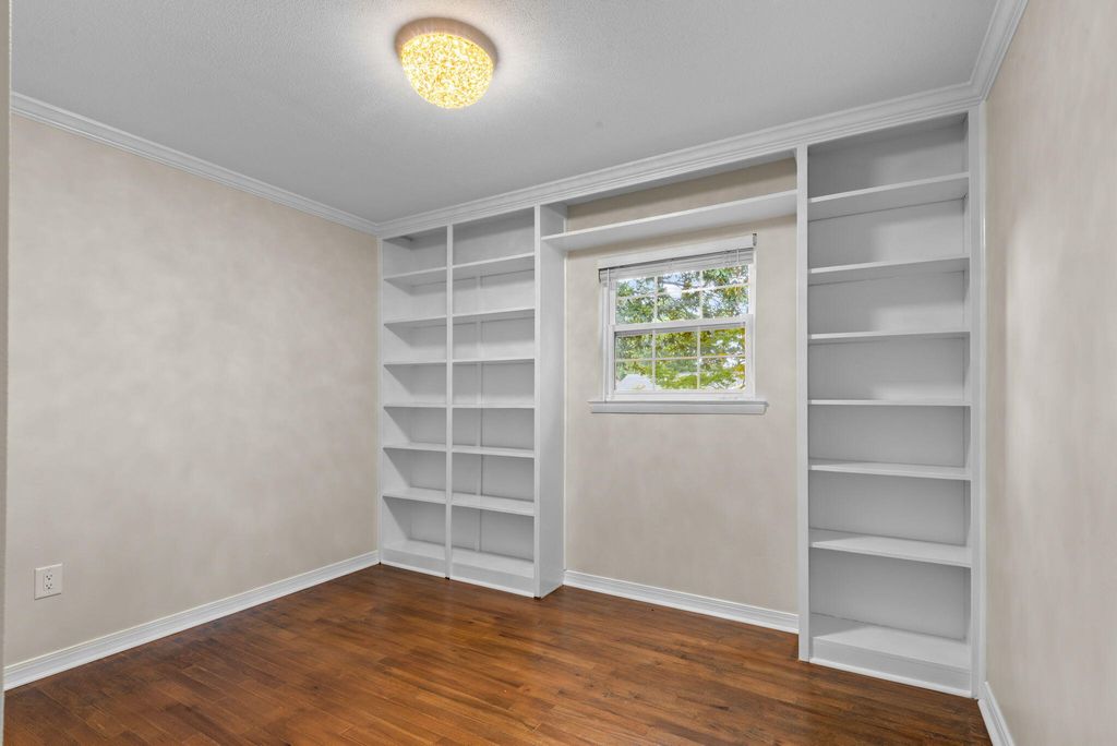 Image 27 of property listing at 5 Maple Avenue, Shalimar, FL 32579