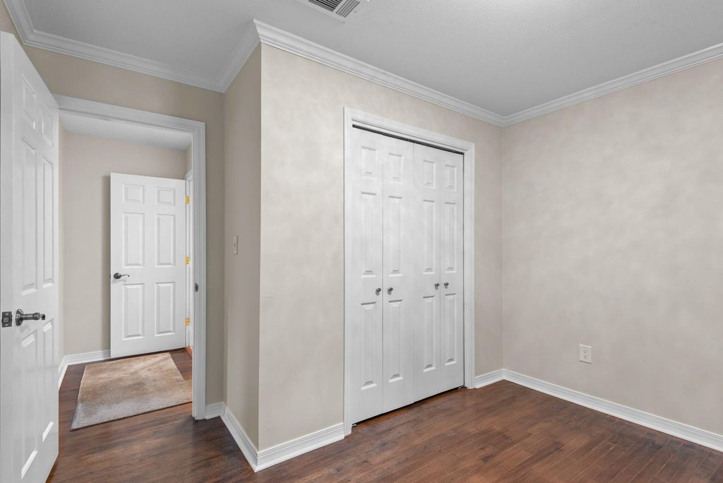 Image 28 of property listing at 5 Maple Avenue, Shalimar, FL 32579