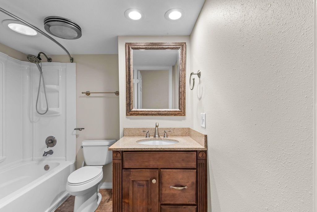 Image 29 of property listing at 5 Maple Avenue, Shalimar, FL 32579