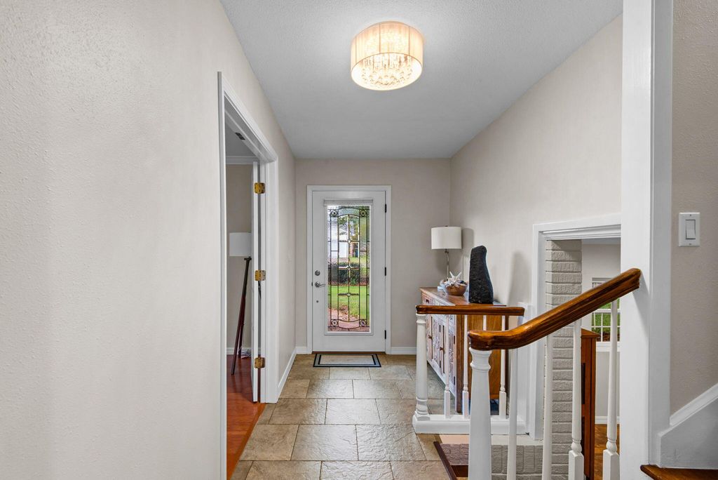 Image 3 of property listing at 5 Maple Avenue, Shalimar, FL 32579