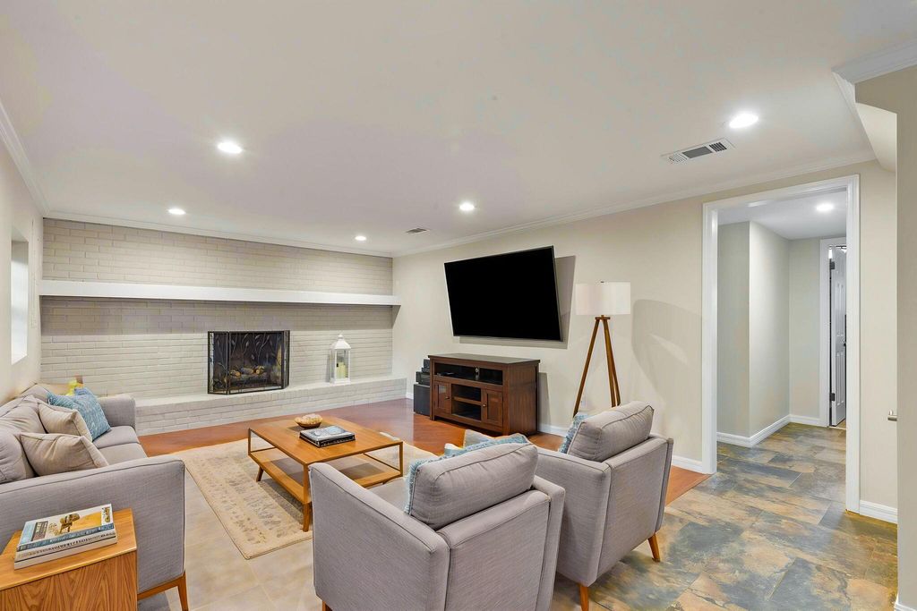 Image 30 of property listing at 5 Maple Avenue, Shalimar, FL 32579