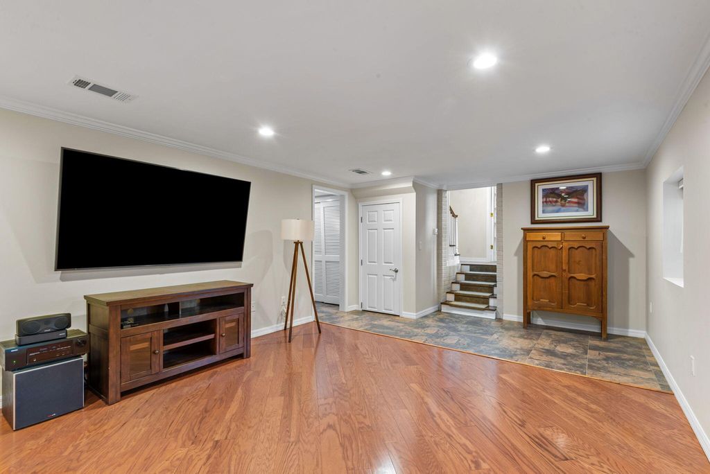 Image 31 of property listing at 5 Maple Avenue, Shalimar, FL 32579