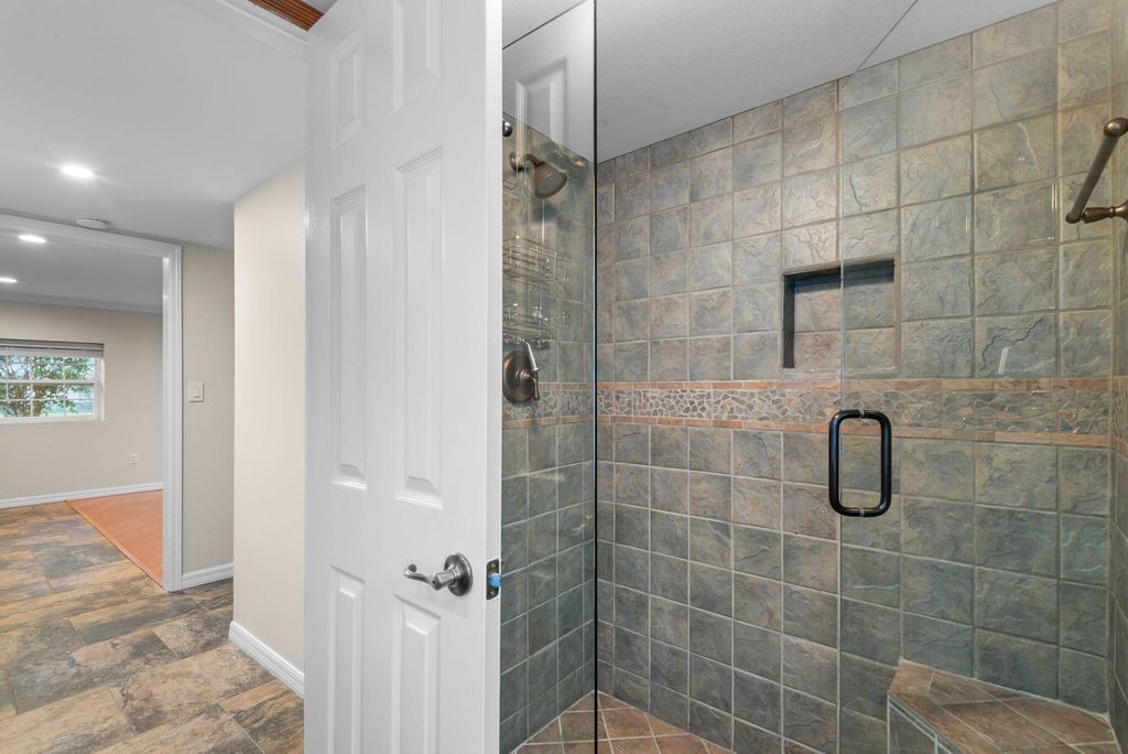 Image 34 of property listing at 5 Maple Avenue, Shalimar, FL 32579