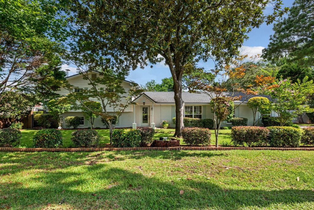 Image 37 of property listing at 5 Maple Avenue, Shalimar, FL 32579