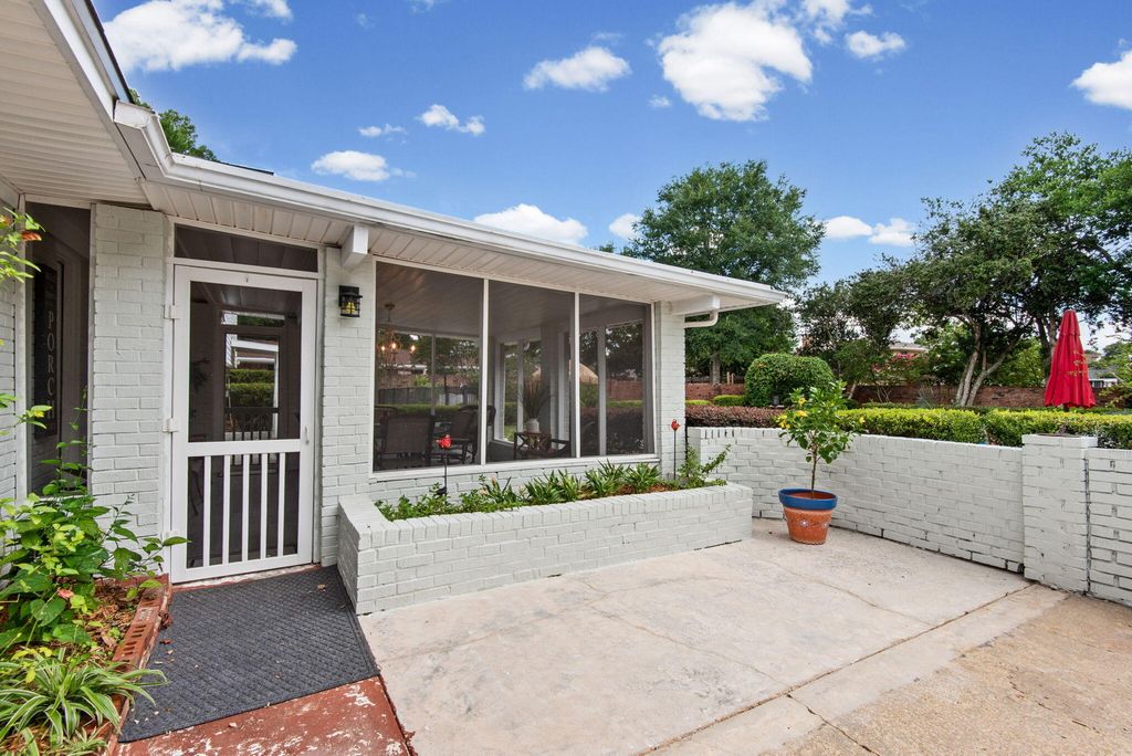 Image 39 of property listing at 5 Maple Avenue, Shalimar, FL 32579