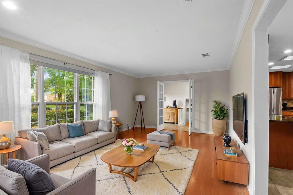 Image 4 of property listing at 5 Maple Avenue, Shalimar, FL 32579