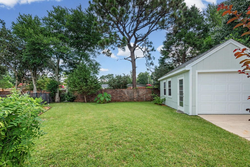 Image 43 of property listing at 5 Maple Avenue, Shalimar, FL 32579