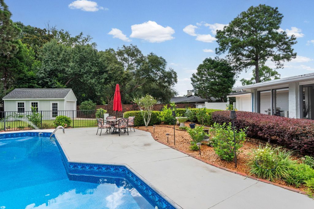 Image 44 of property listing at 5 Maple Avenue, Shalimar, FL 32579