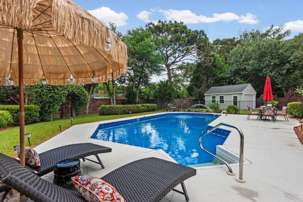 Image 45 of property listing at 5 Maple Avenue, Shalimar, FL 32579