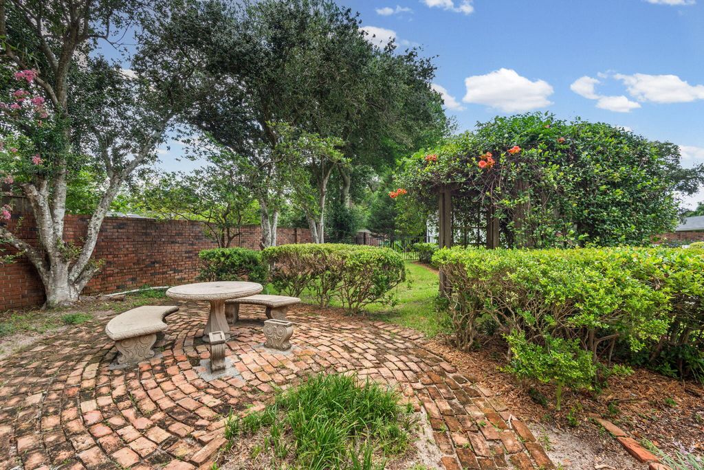 Image 47 of property listing at 5 Maple Avenue, Shalimar, FL 32579
