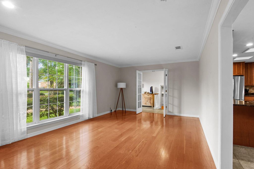Image 5 of property listing at 5 Maple Avenue, Shalimar, FL 32579