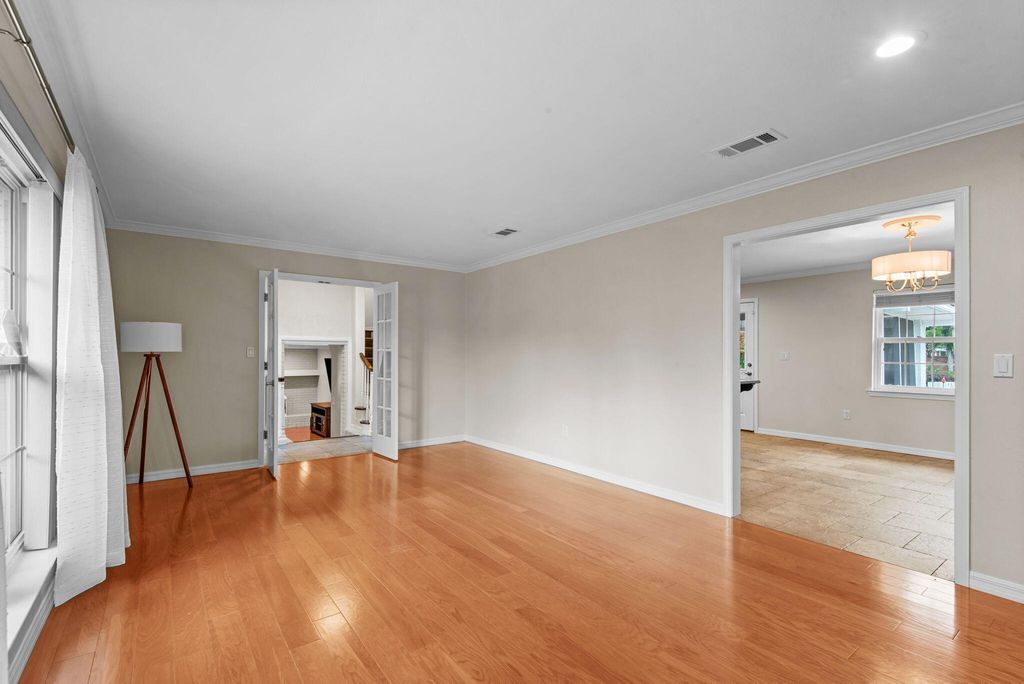 Image 7 of property listing at 5 Maple Avenue, Shalimar, FL 32579