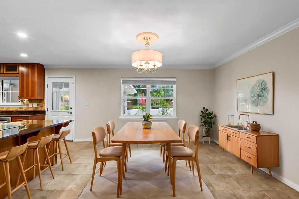 Image 8 of property listing at 5 Maple Avenue, Shalimar, FL 32579