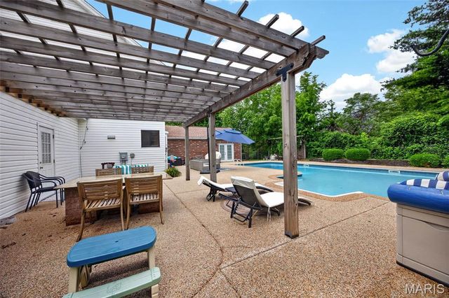 612 Royal Pine Court, Lake St Louis, MO 63367