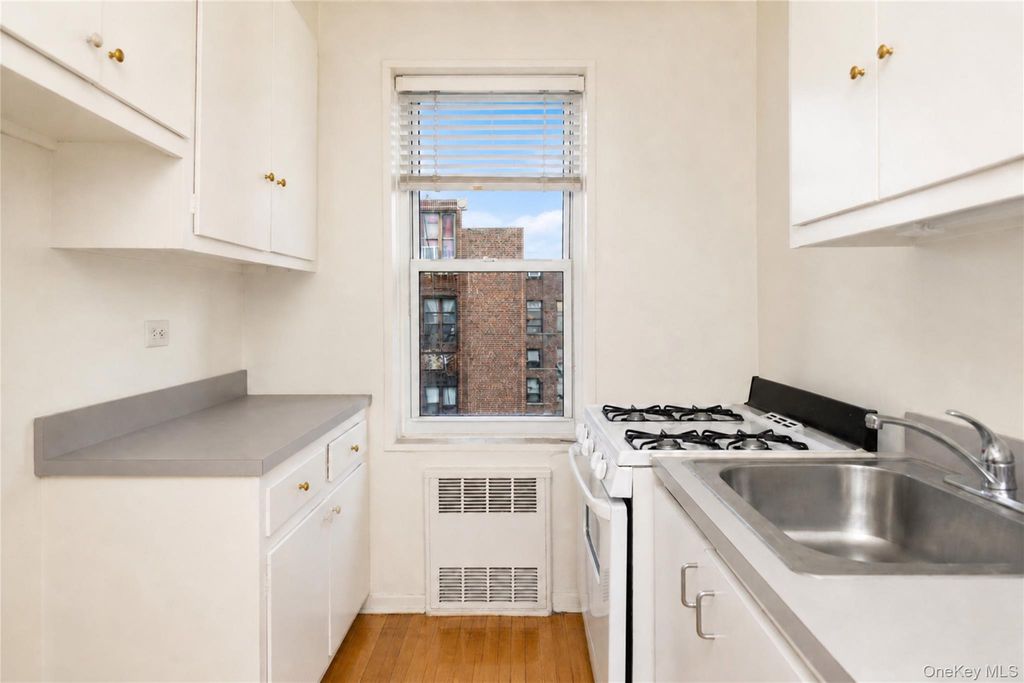 4240 Bowne Street 4D, Flushing, NY 11355 — photo 4
