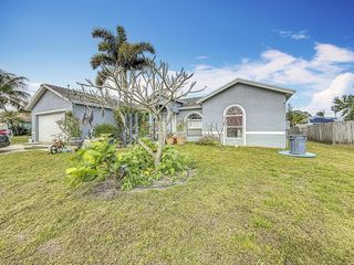 441 SE Starflower Avenue, Port St Lucie, FL 34983