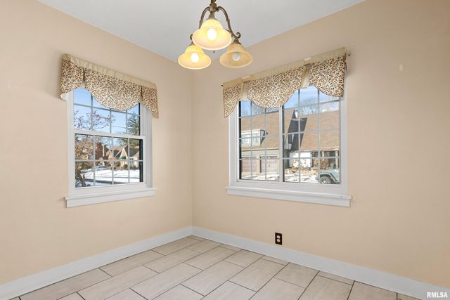 3007 N BIGELOW Street, Peoria, IL 61604