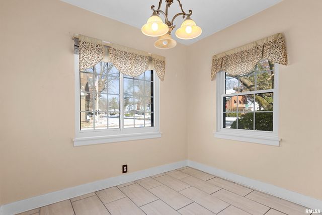 3007 N BIGELOW Street, Peoria, IL 61604