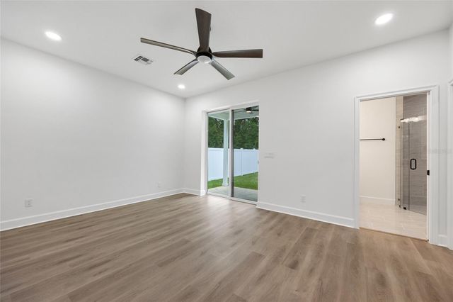 1018 FARMSTEAD STREET, Eustis, FL 32736