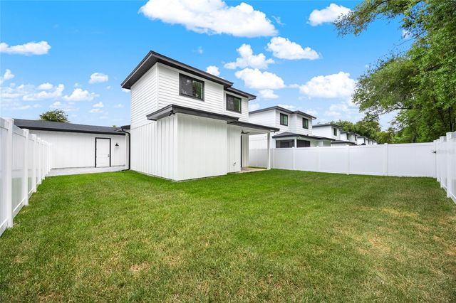 1018 FARMSTEAD STREET, Eustis, FL 32736