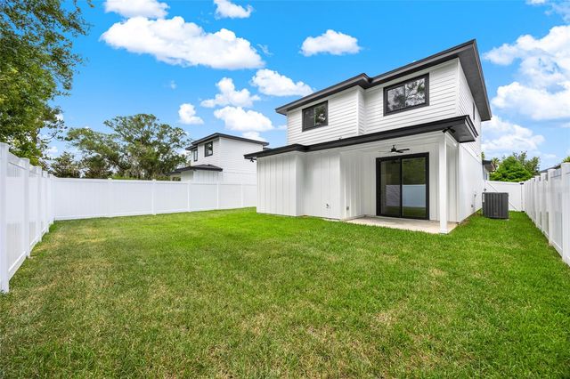 1018 FARMSTEAD STREET, Eustis, FL 32736