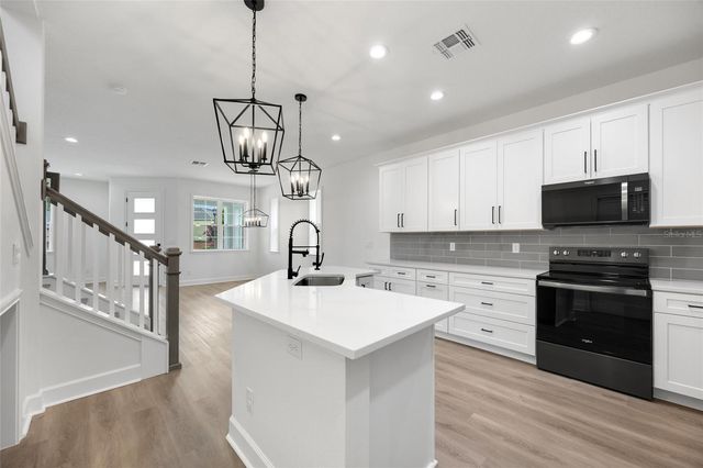 1018 FARMSTEAD STREET, Eustis, FL 32736