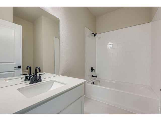 2819 Bear Springs Cir, Longmont, CO 80503