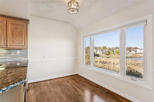 7 Mizzen CIR, Hampton, VA 23664