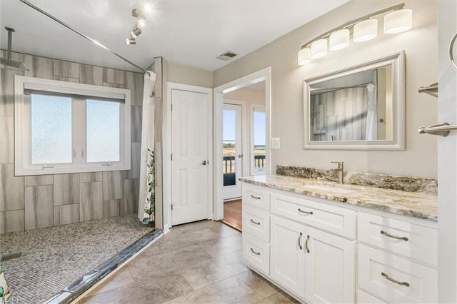 7 Mizzen CIR, Hampton, VA 23664