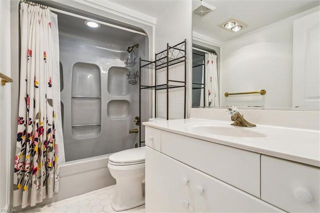 7 Mizzen CIR, Hampton, VA 23664