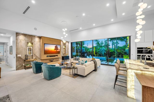215 NE 28TH Court, Wilton Manors, FL 33334