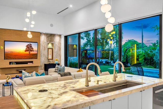 215 NE 28TH Court, Wilton Manors, FL 33334