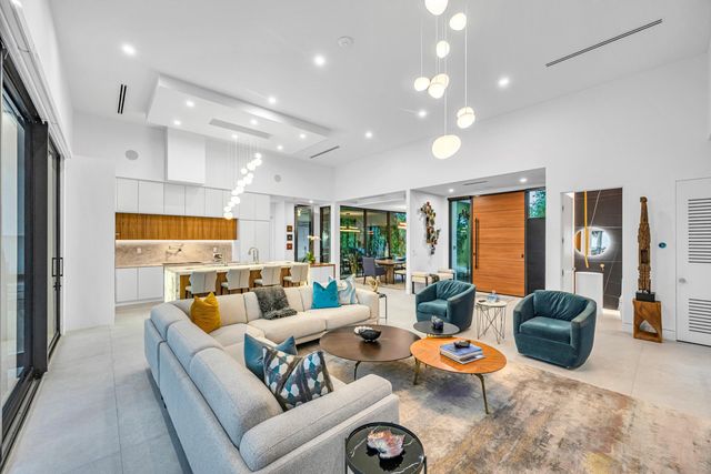 215 NE 28TH Court, Wilton Manors, FL 33334