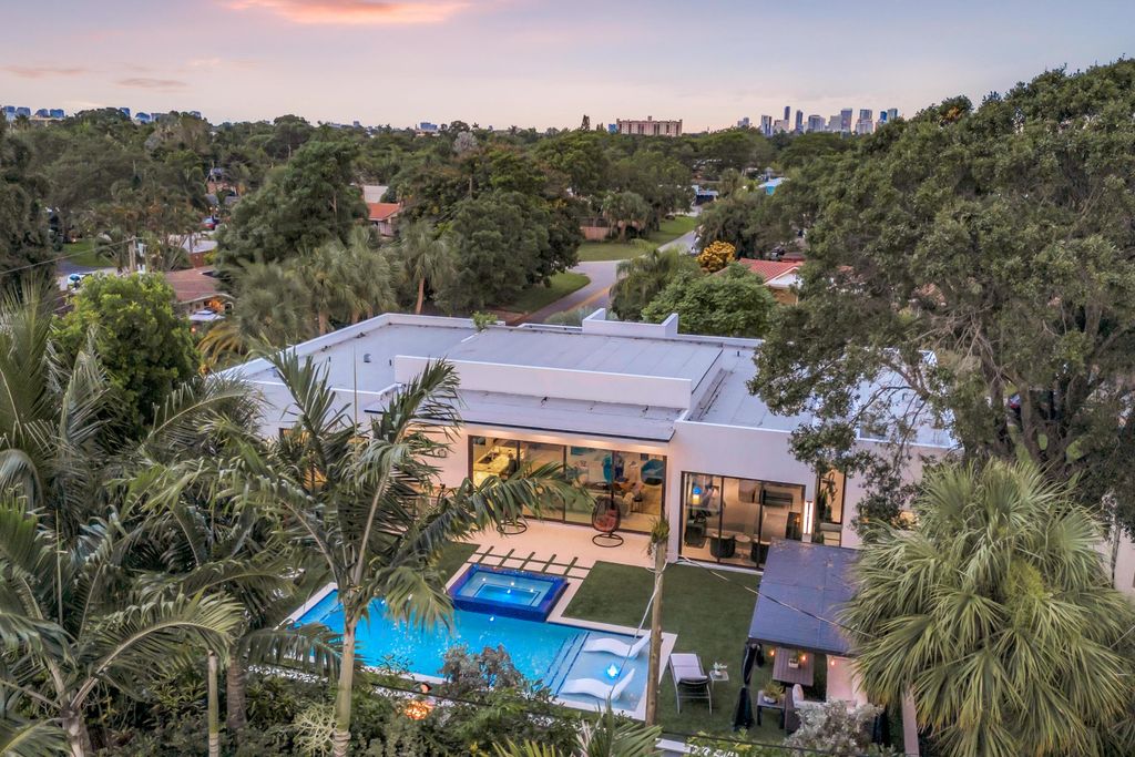 215 NE 28TH Court, Wilton Manors, FL 33334